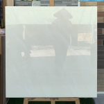 Gạch bóng kiếng 800x800 trắng vân mây nâu