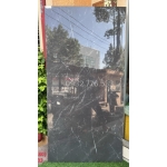 Gạch 900x1800 ốp cầu thang màu đen vân trắng nhẹ cao cấp