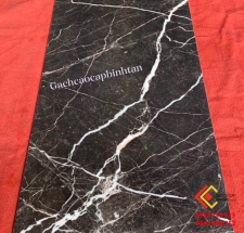 Gạch bóng kiếng 60x120 khắc kim đen vân trắng