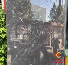 Gạch 900x1800 ốp cầu thang màu đen vân trắng nhẹ cao cấp